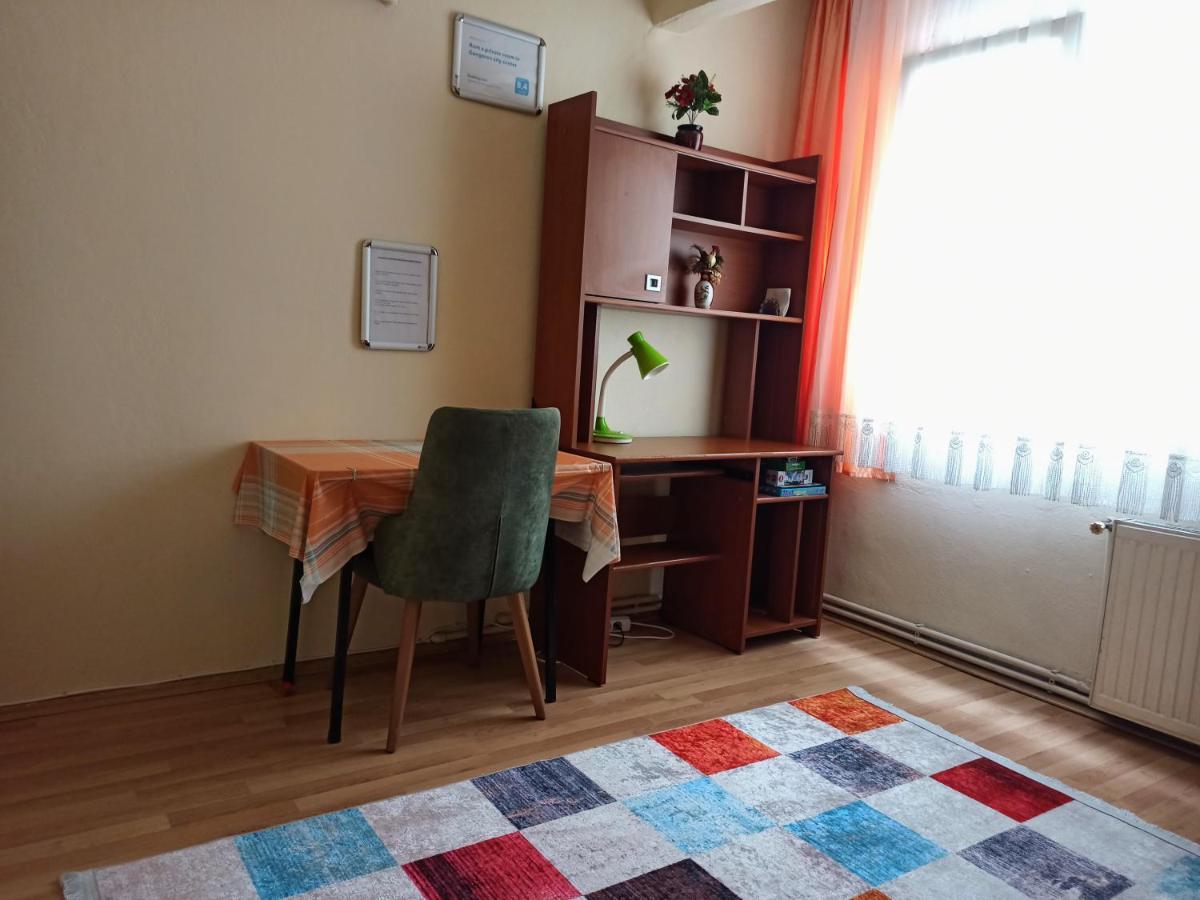 Private Room Close To Merter And Gungoren Textile Center Istambul Extérieur photo